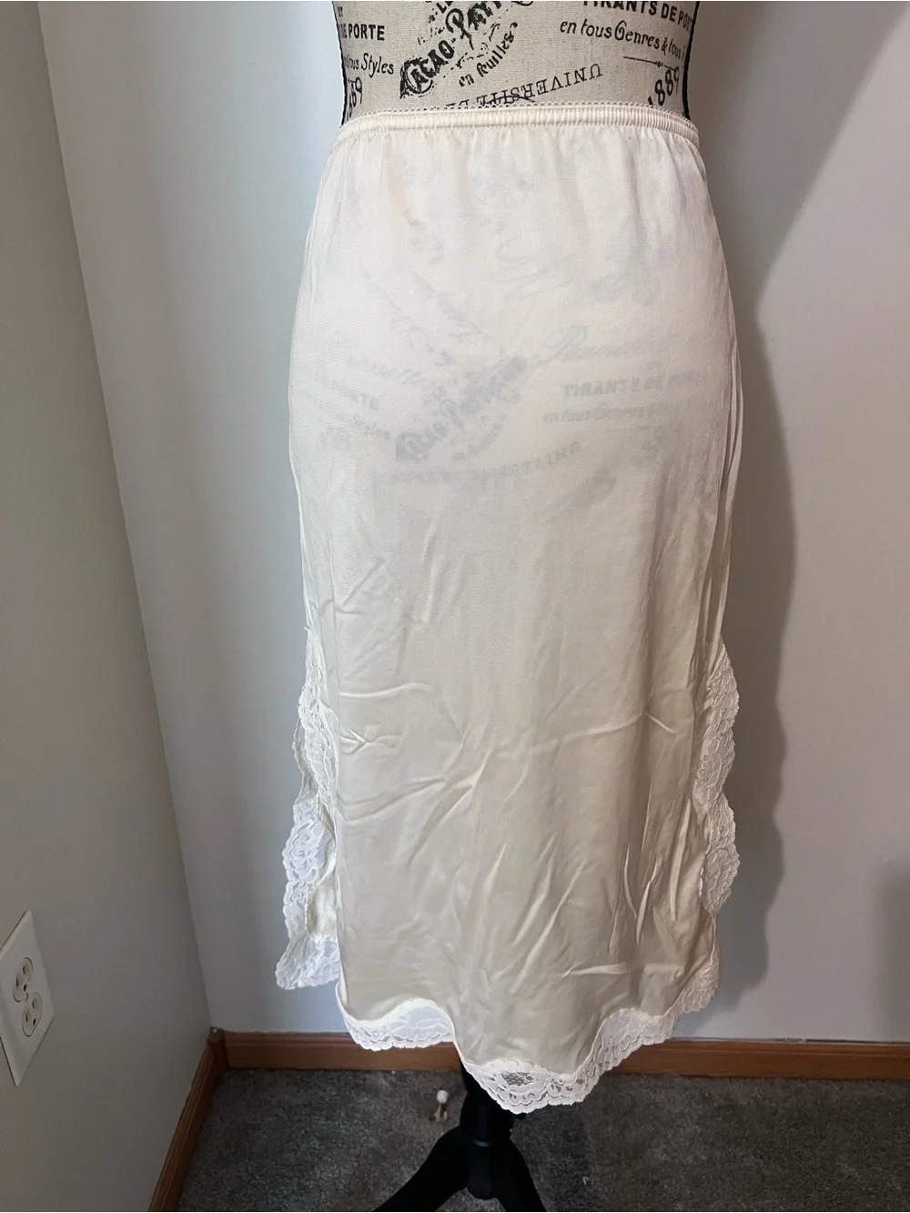 Vintage By Mel-Lin Cream Lace Trim Half Slip Skirt Size Small USA - Picture 3 of 9